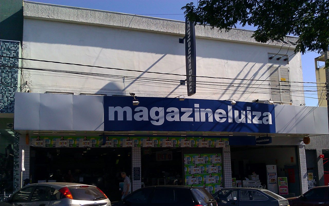 Fachada de uma loja Magazine Luiza